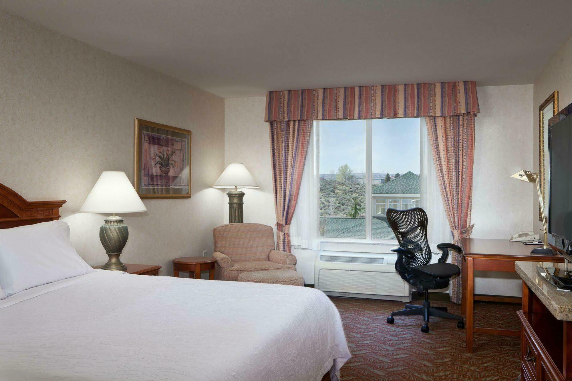 Hilton Garden Inn Tri-Cities/Кенневик Экстерьер фото
